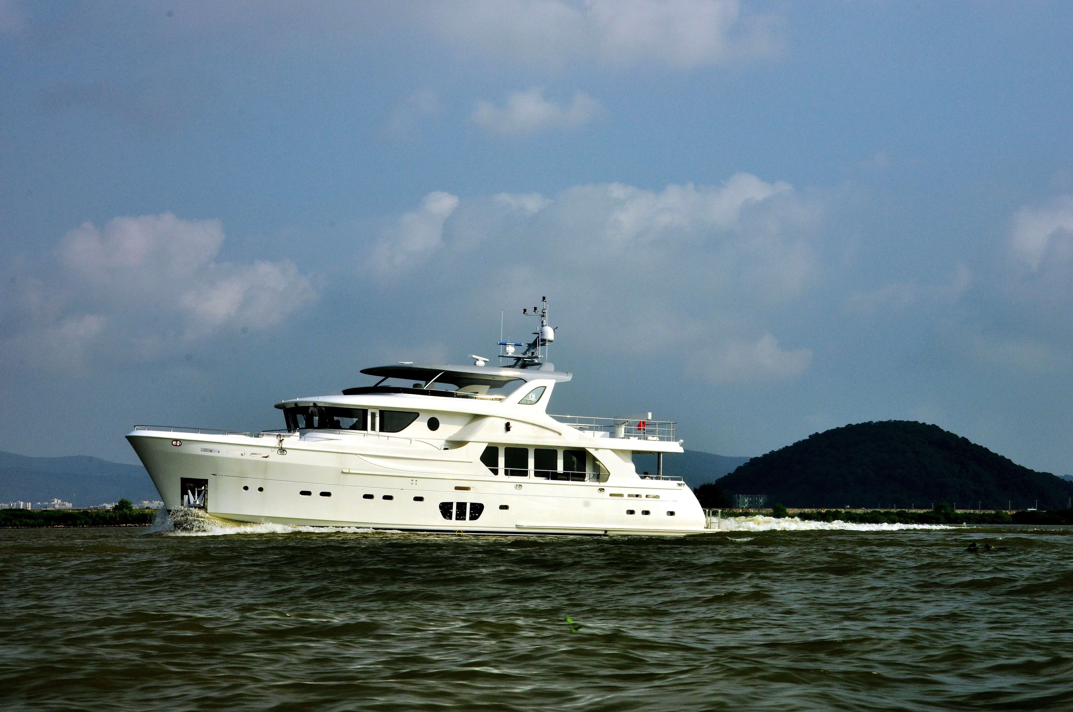 selene yachts 92