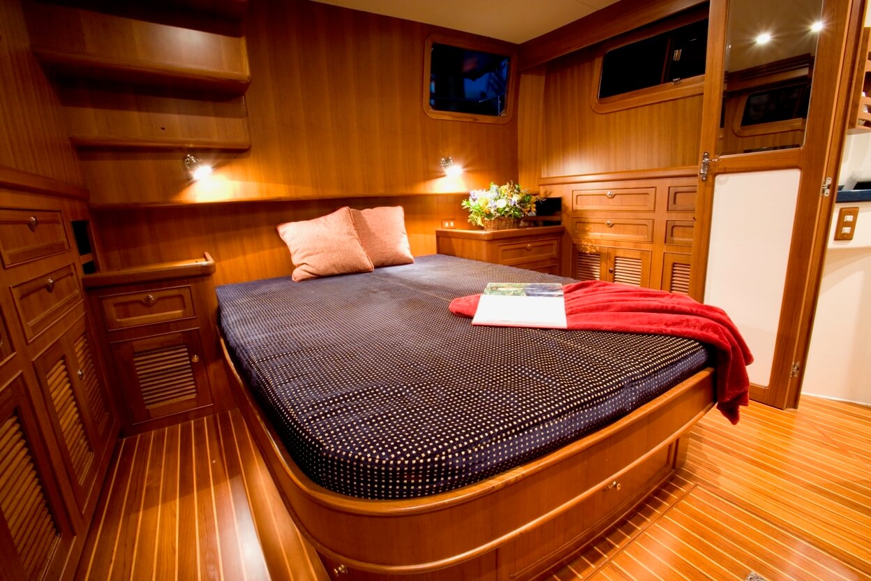 cruiser yachts aft cabin