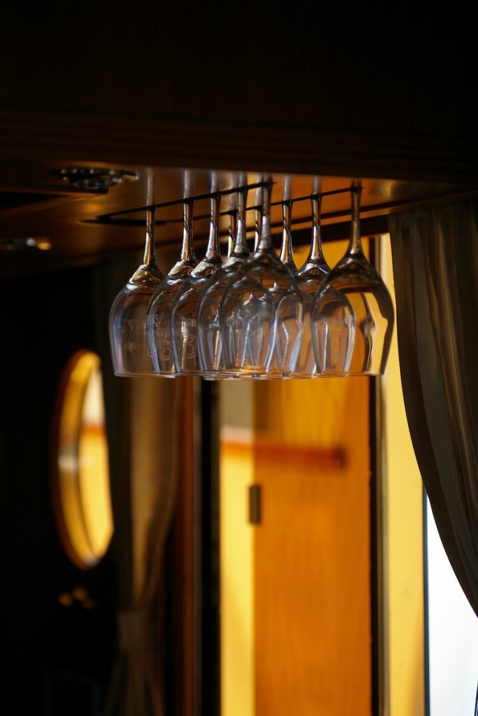 Detail glasses holder copie Selene Ocean Yachts